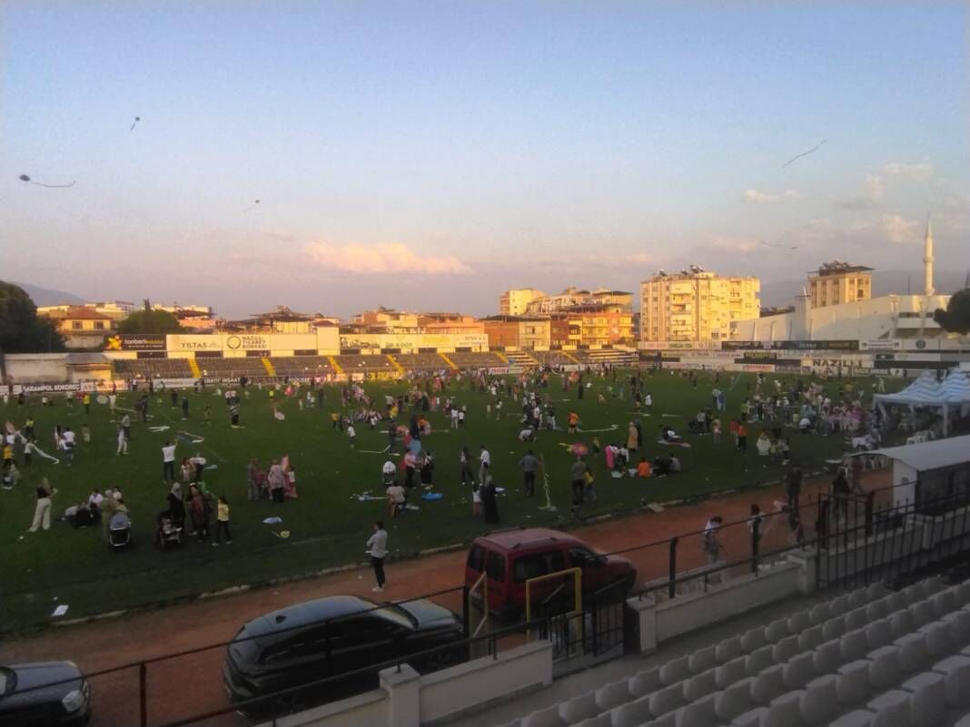 Nazilli'de gökyüzü renklendi