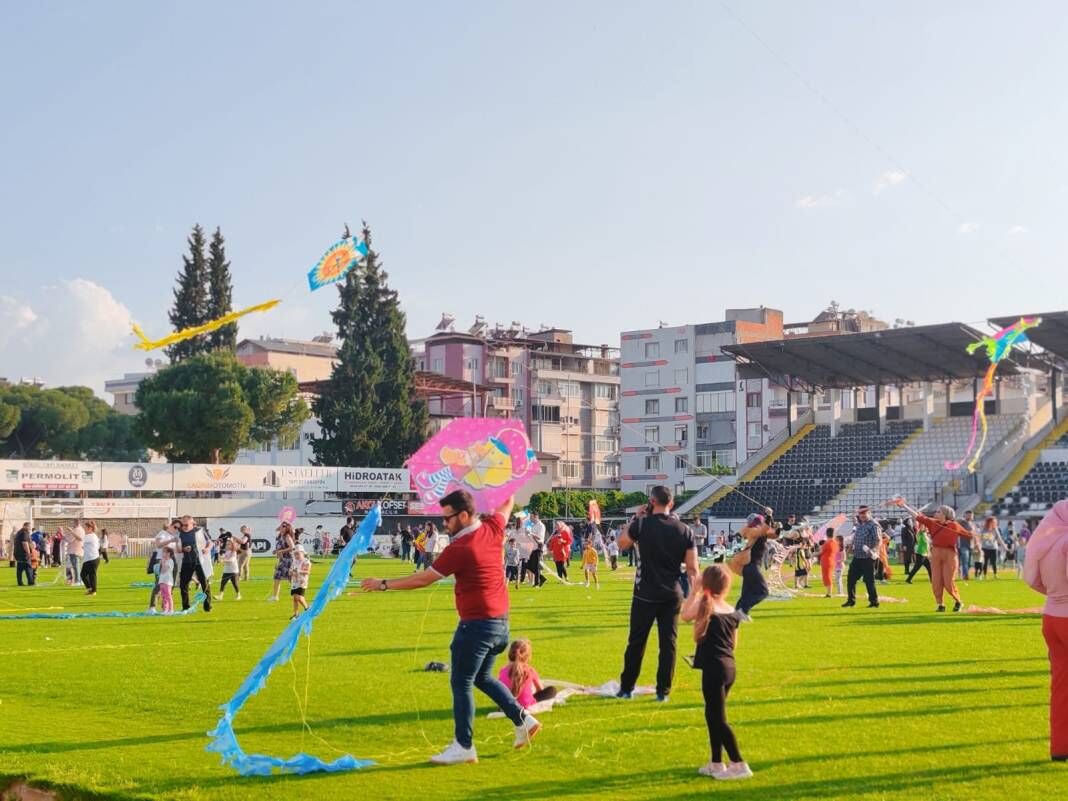 Nazilli'de gökyüzü renklendi