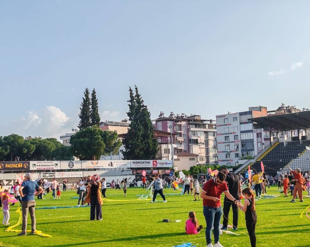 Nazilli'de gökyüzü renklendi