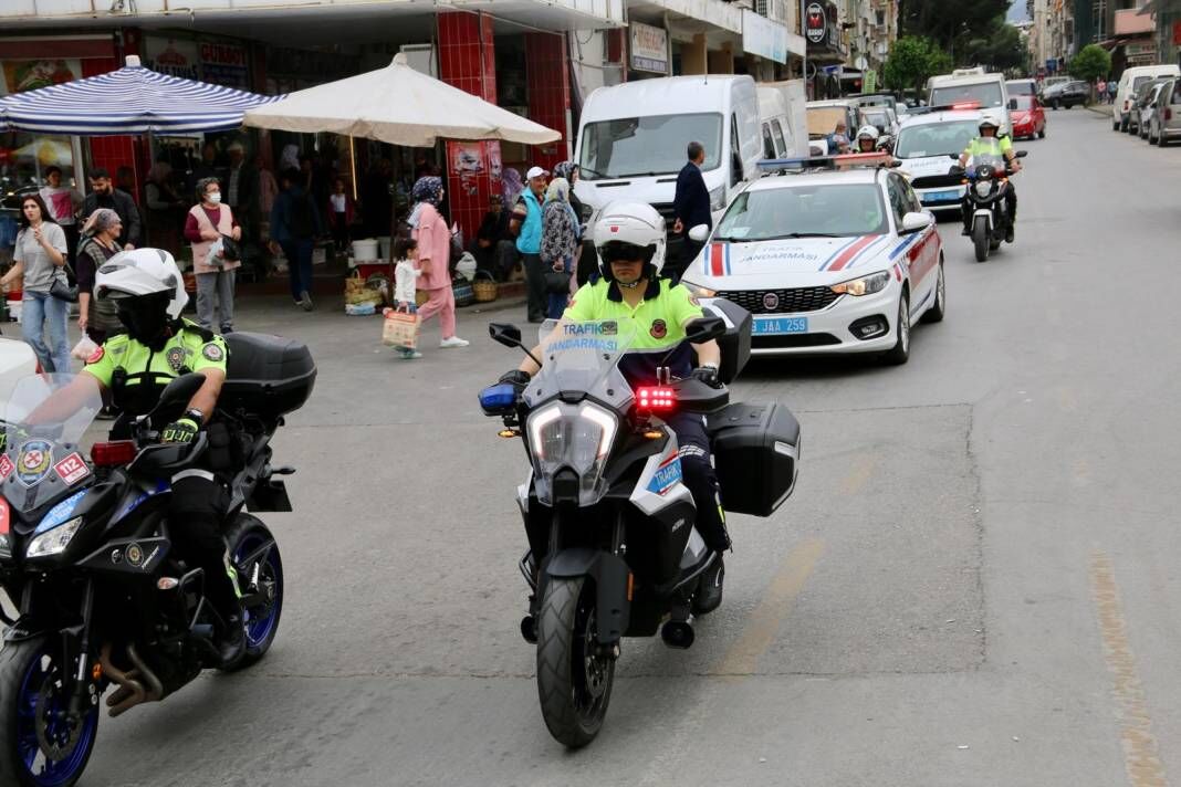 Nazilli’de polis ve jandarmadan kortej