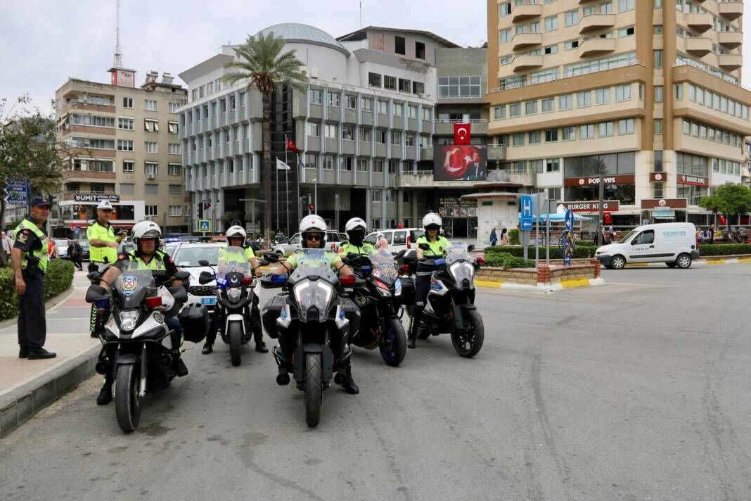 <p>Etkinlik ile kamuoyunun trafik güvenliğine yönelik duyarlılığının artırılması ve trafik kazalarının azaltılması hedeflendi.</p>