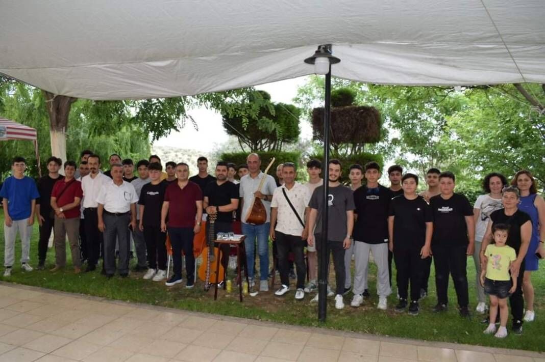 Bozdoğan'da gençler 'sazlı sözlü' eğlendi