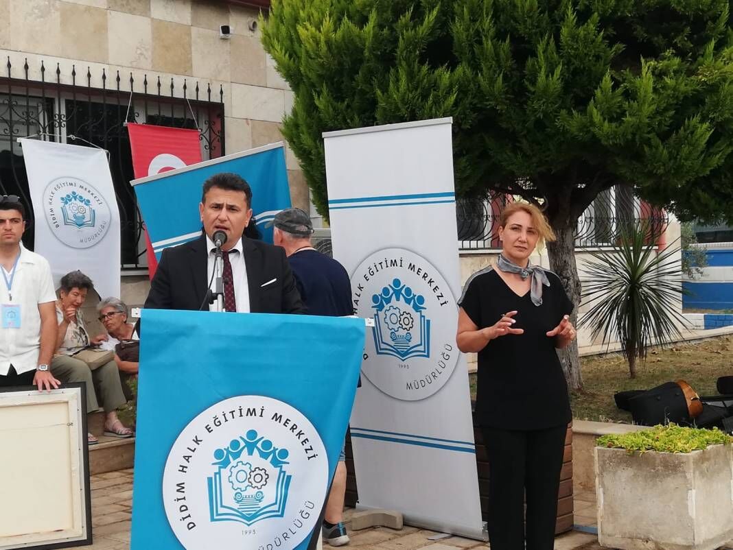 <p><span style="font-size:18px;">Cumhuriyetimizin 100. yılında 'Dünden Bugüne Didim' temasıyla kronolojik sergi açılışımızı yaptık. Sayın Kaymakamımızın önderliğinde Ticaret Odamız ve İl Milli Eğitim Müdürlüğümüz ile Didimlinin Didim'de istihdamını sağlayacak olan Didim Halk Eğitim-Mutfak Akademisi projesini hazırlayarak GEKA'ya sunduk. 3 buçuk milyonluk hibe projemiz GEKA tarafından kabul edilerek Bilim ve Sanayi Bakanlığı'na sunuldu.</span></p>