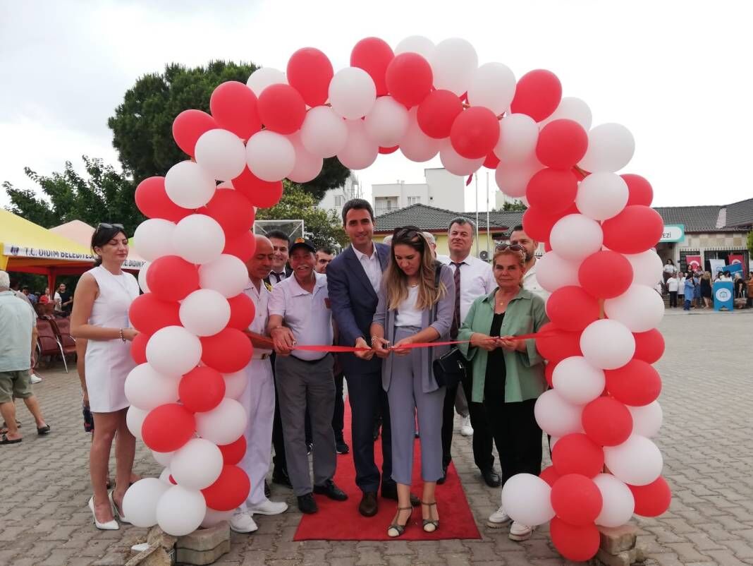 <p><span style="font-size:18px;"><strong>“İSTİHDAM ÜZERİNE ÇALIŞIYORUZ”</strong><br>HEM Müdürü Doğanlı konuşmasında, “Birlikte Büyüyoruz projemiz kapsamında minik kursiyerlerimizle huzurevindeki büyüklerimizi müzik, zeka oyunları etkinlikleri ile bir araya getirdik.</span></p>