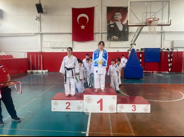 judoda-onemli-basari-yakaladilar-469659-5cbcd91a4e4459cdf8f6ee30c2c18417.jpg