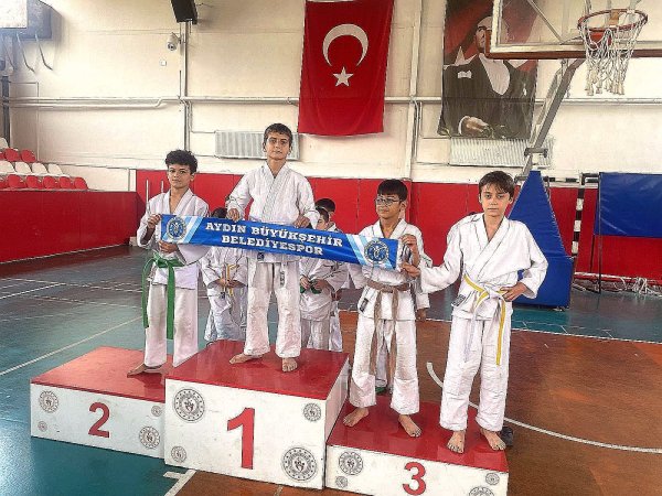 judoda-onemli-basari-yakaladilar-469659-e2c3ebb4194ebc7aeb66ebd40ca169c3.jpg