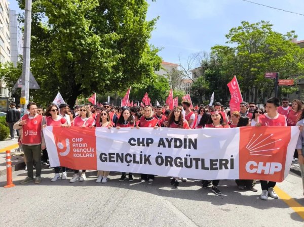 chpli-gencler-aydindan-ankaraya-gitti-chp-aydin-genclik-atanin-huzuruna-cikti-int-gzt-471853-272c4071d64ebc4e95866a2376f92943.jpg