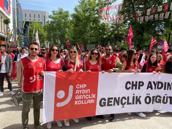 chpli-gencler-aydindan-ankaraya-gitti-chp-aydin-genclik-atanin-huzuruna-cikti-int-gzt-471853-331d9662acb42a0b85ce9fbf3d9f0100.jpg