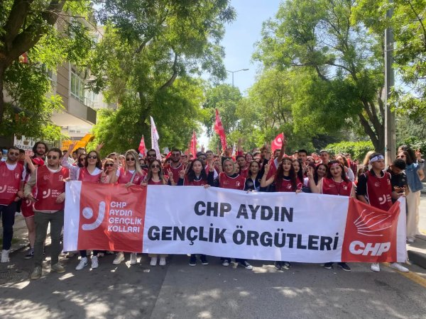 chpli-gencler-aydindan-ankaraya-gitti-chp-aydin-genclik-atanin-huzuruna-cikti-int-gzt-471853-ae802aea77a9254f0aec8c2ff85ca32c.jpg