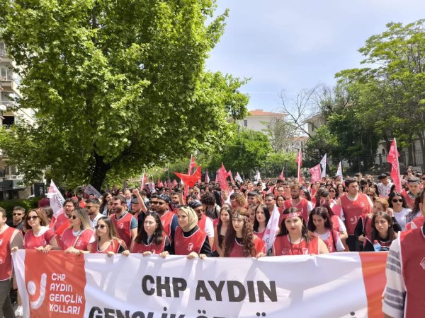 chpli-gencler-aydindan-ankaraya-gitti-chp-aydin-genclik-atanin-huzuruna-cikti-int-gzt-471853-c65c9771aa1a567c90ec032e5d73dd85.jpg