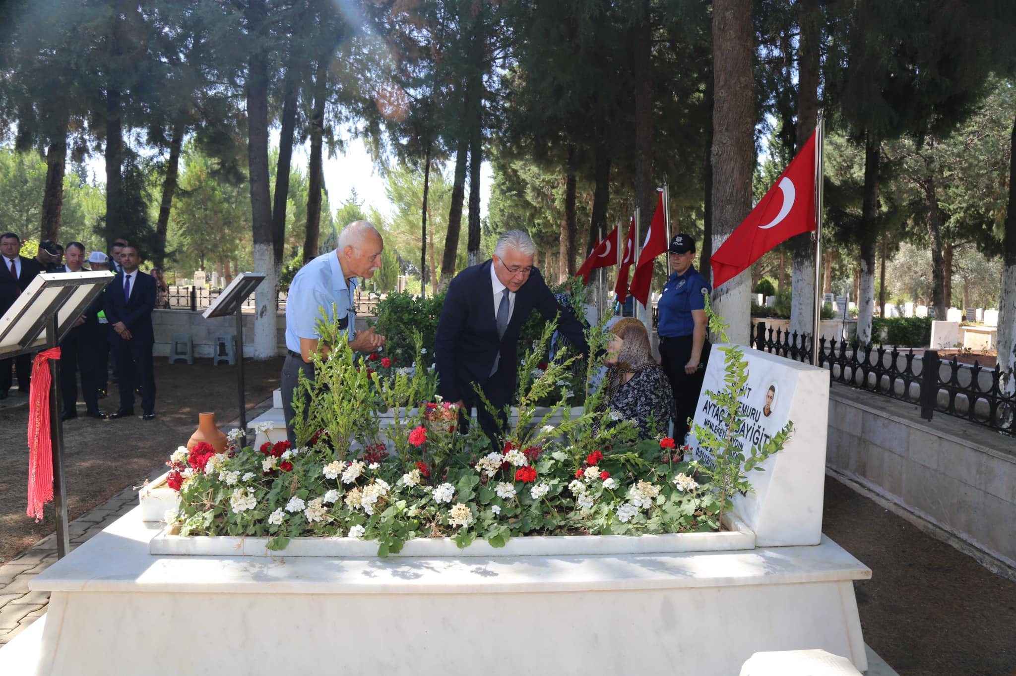 Mudur Ekiciden Sehitlik Ziyareti Aydin Emniyeti Sehitleri Unutmadi Int Imza Sevgi Demir 479445 834D1Cfa425Afcc7446Cd5Ceabb0Aab6