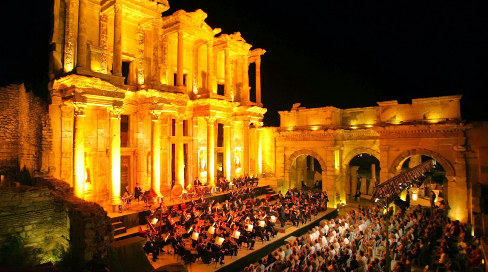 Efes Antik Tiyatro'da Unutulmaz Müzik Şöleni Yaşanacak! Sanatçılar Ve Tarihler 2024 Yaz Konser Programı1