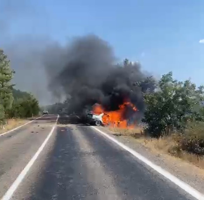 Kaza yapan otomobil alev topuna döndü: 2'si çocuk 5 kişi yaralı