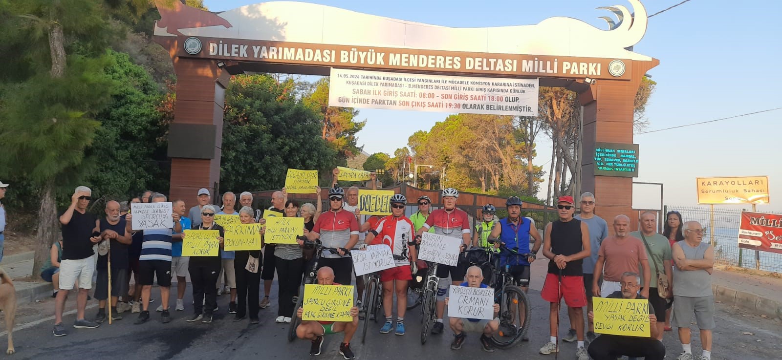 Milli Park'a giremeyen sporcular giriş yasağını protesto etti