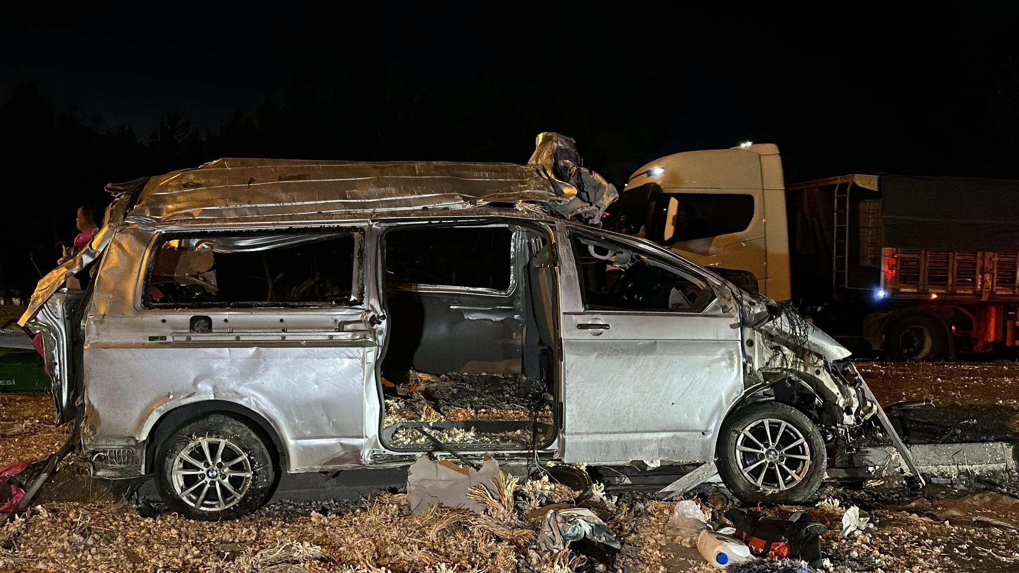 Feci kaza! Hurdaya dönen otomobilin sürücüsü öldü