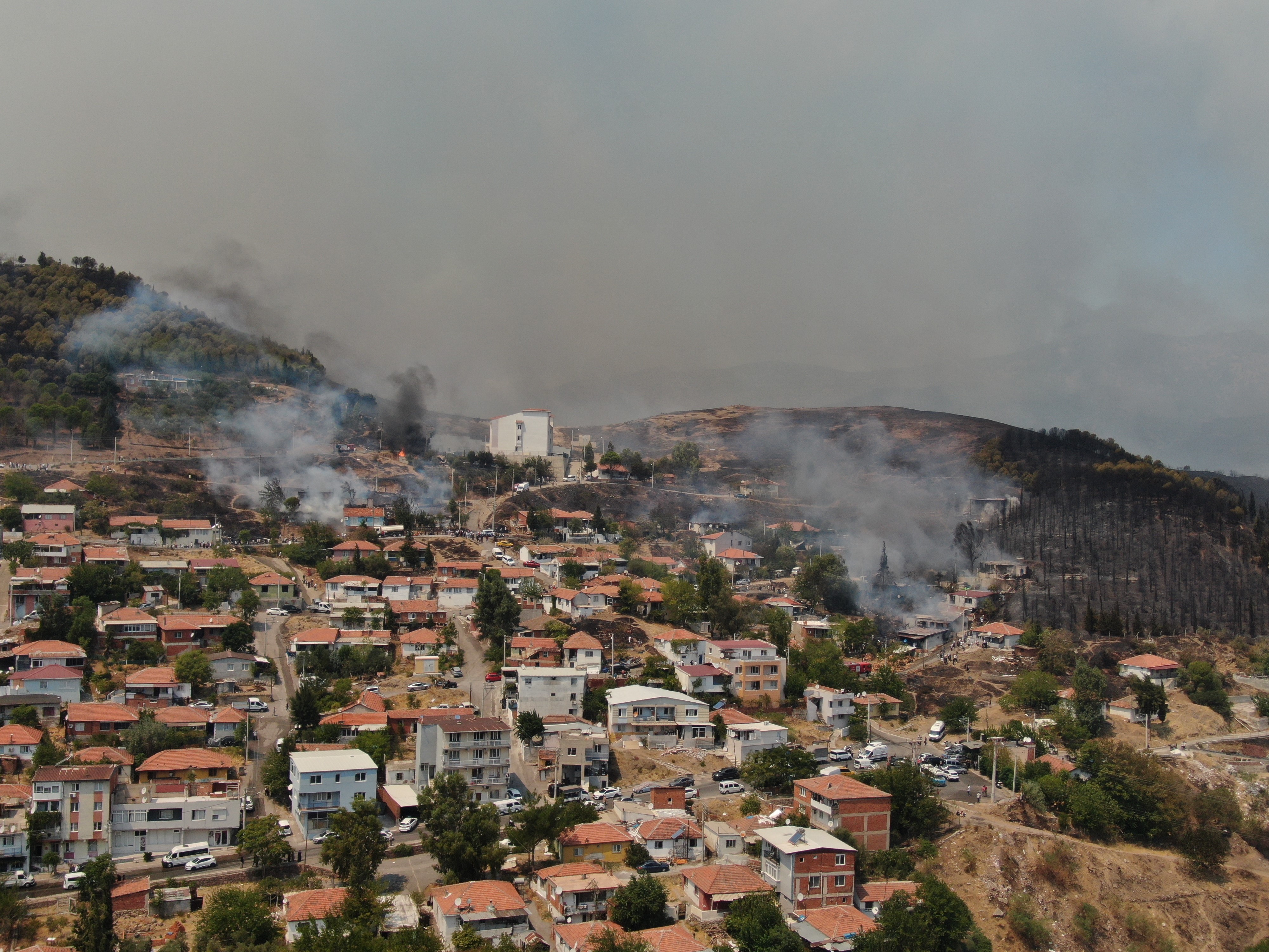 Yangınlarda 3 bin 583 kişi tahliye edildi