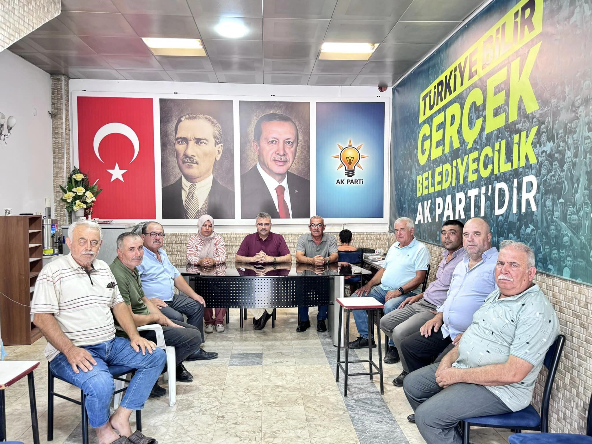 AK Parti’li Özmen Koçarlı’da partilileriyle buluştu