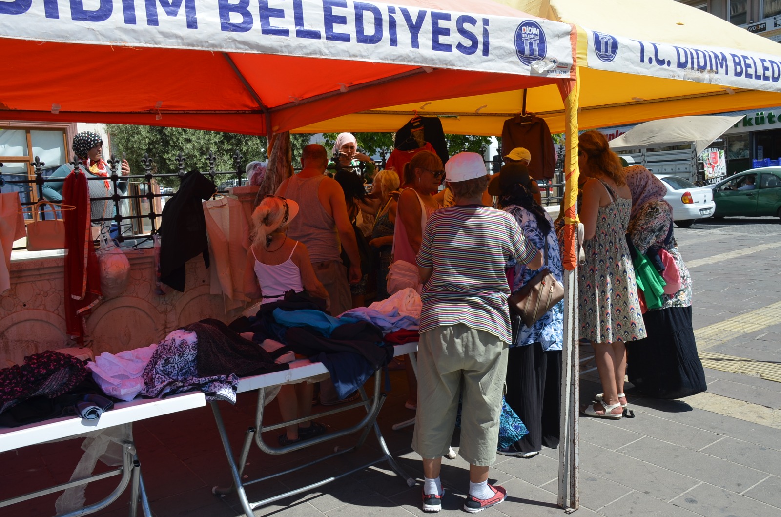 Didim’deki yabancılar deprem bölgesini unutmadı 