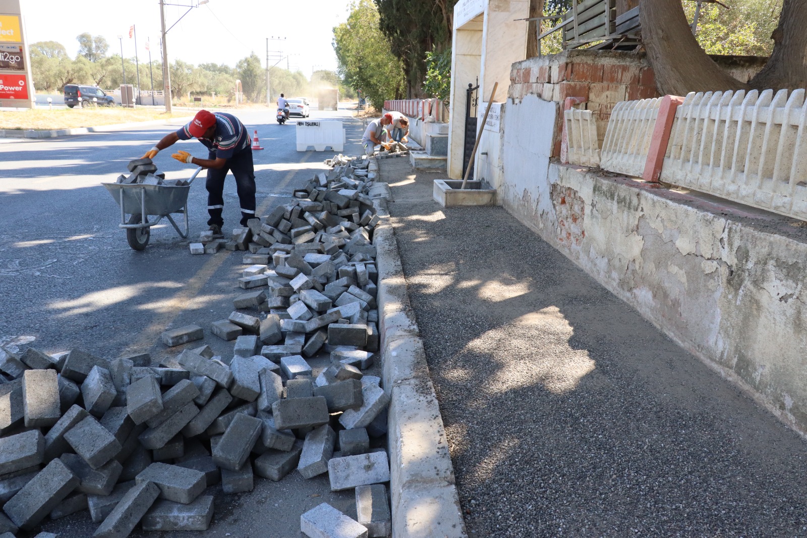 Nazilli'de mezarlıklarda bakım çalışması yapıldı