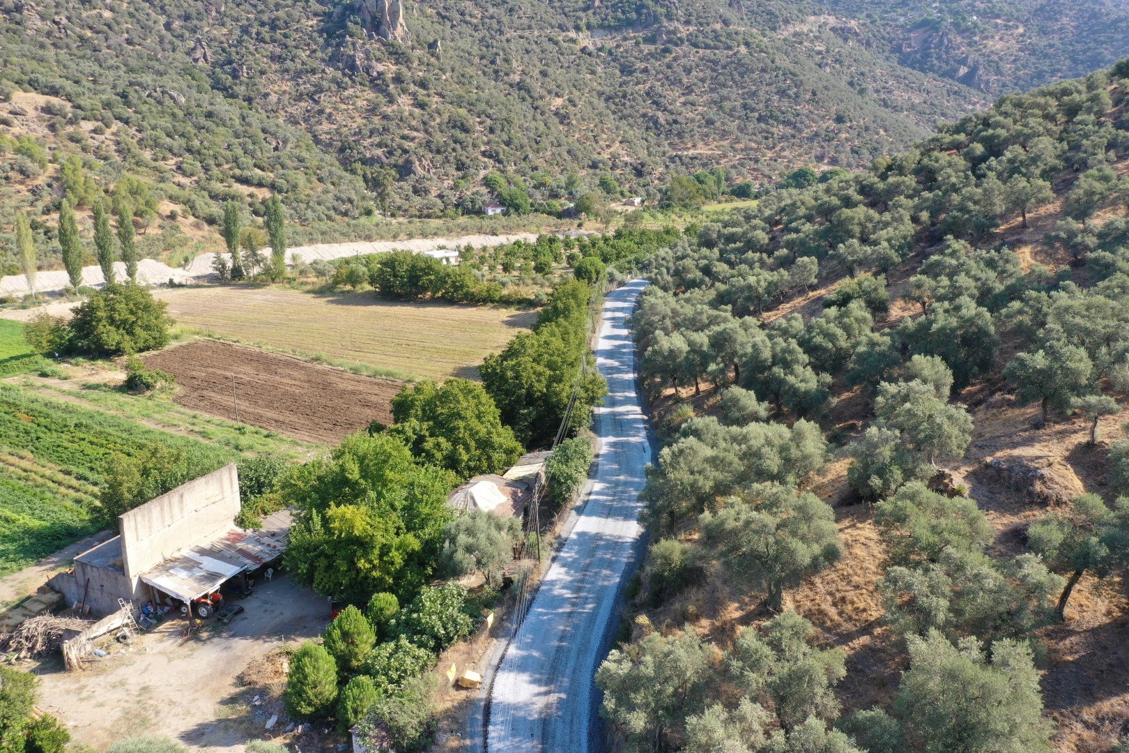 Söke’nin dört bir yanında yol yapım çalışması