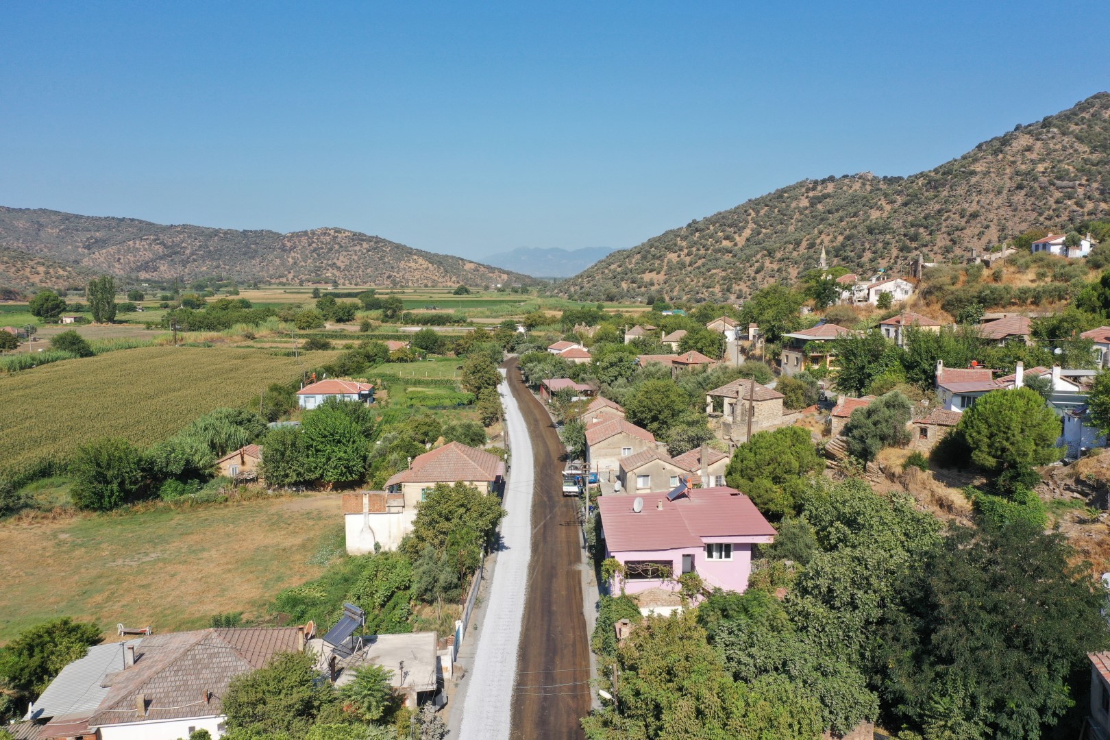 Söke’nin dört bir yanında yol yapım çalışması