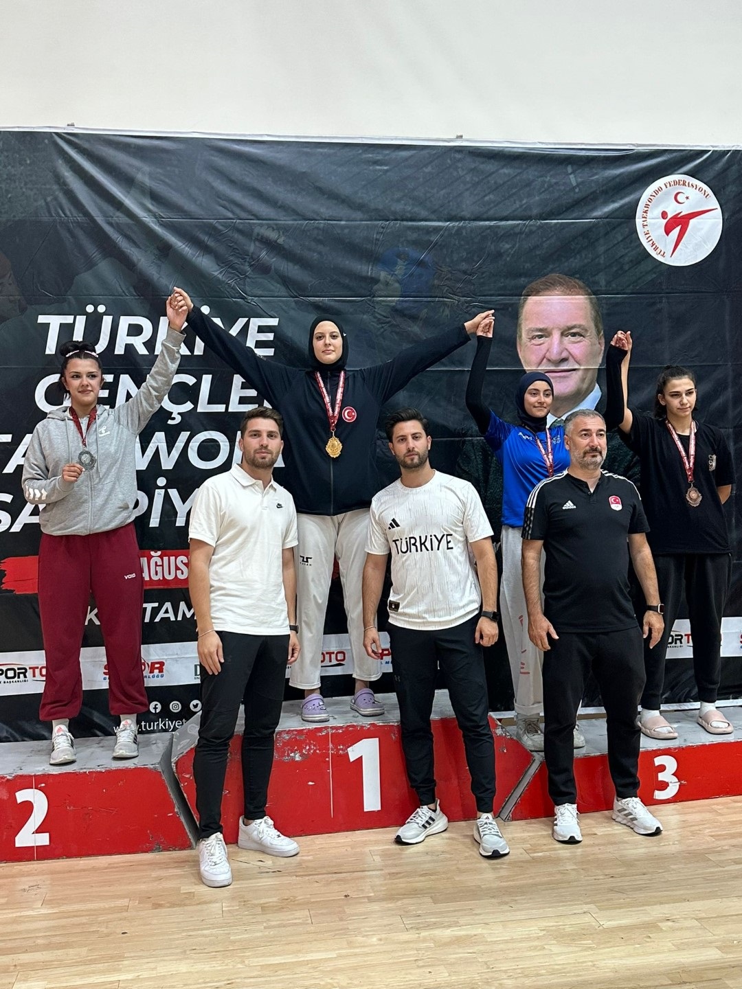 Başarılı sporcu gurur yaşattı