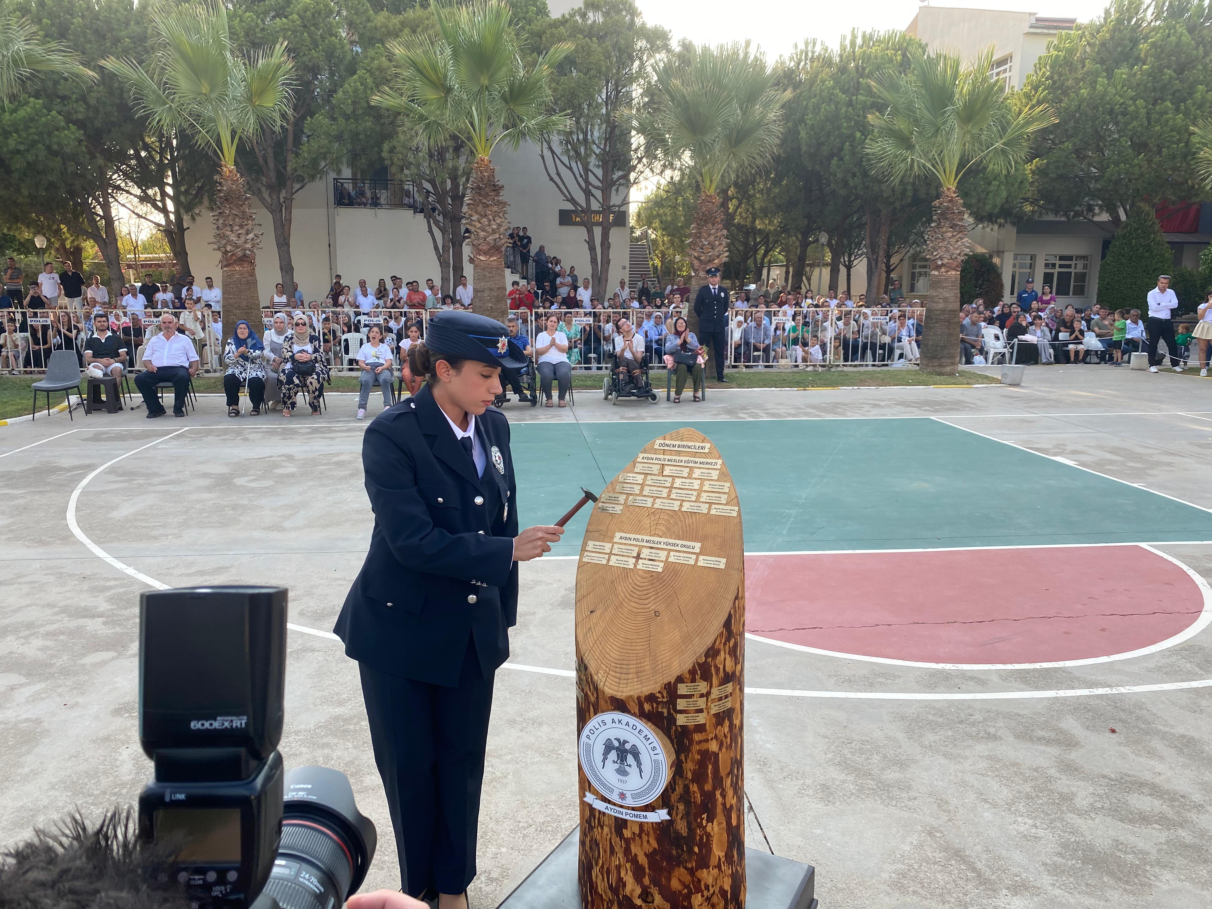 Aydın'da 198 yeni kadın polis kep attı 