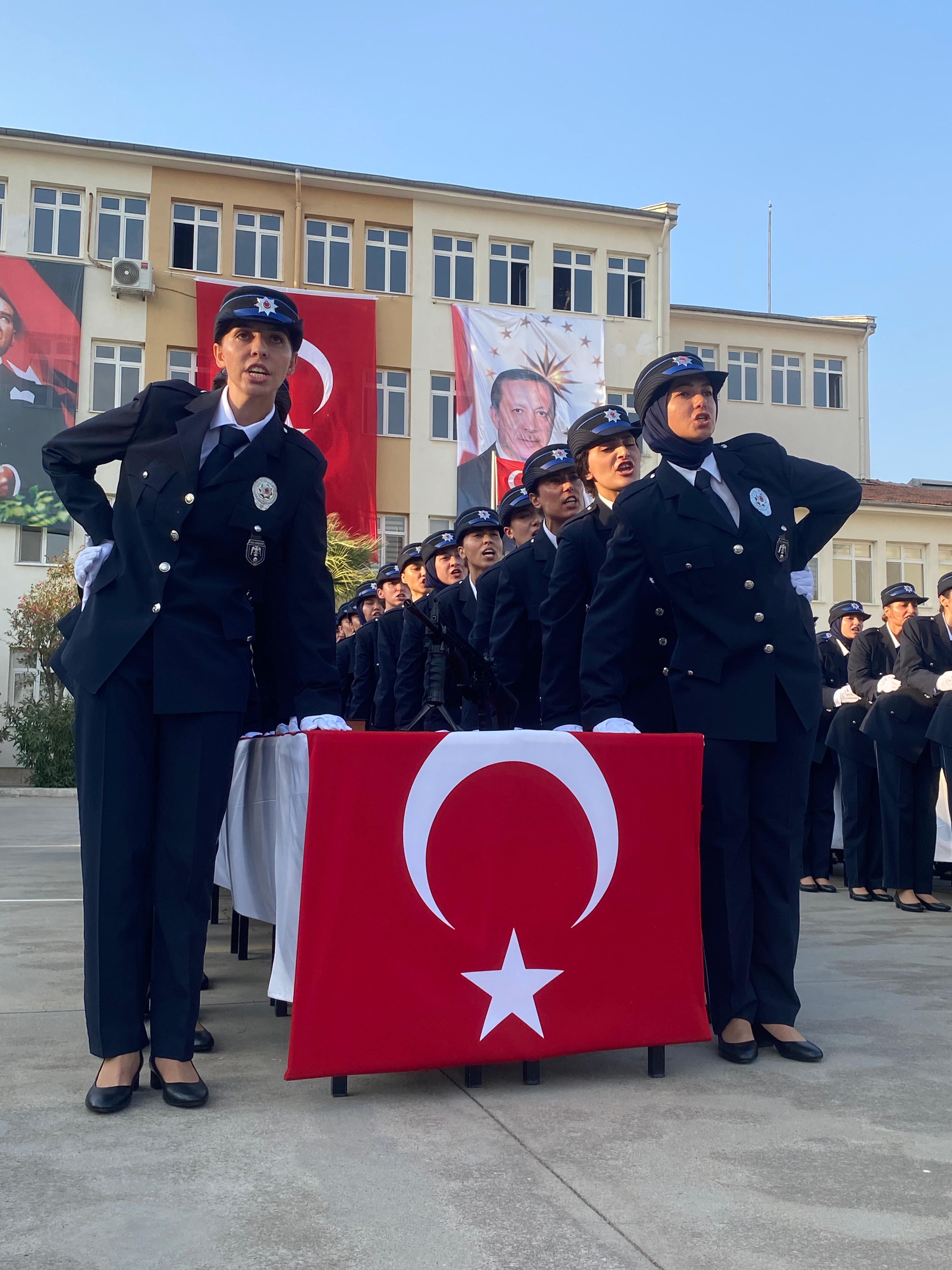 Aydın'da 198 yeni kadın polis kep attı 