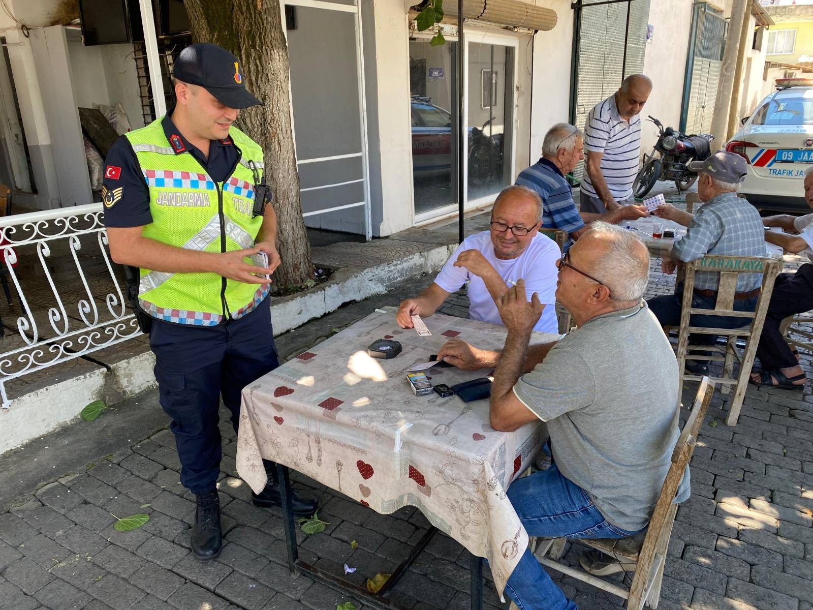 Aydın'da Jandarma traktör ve motosiklet sürücülerini bilgilendirdi