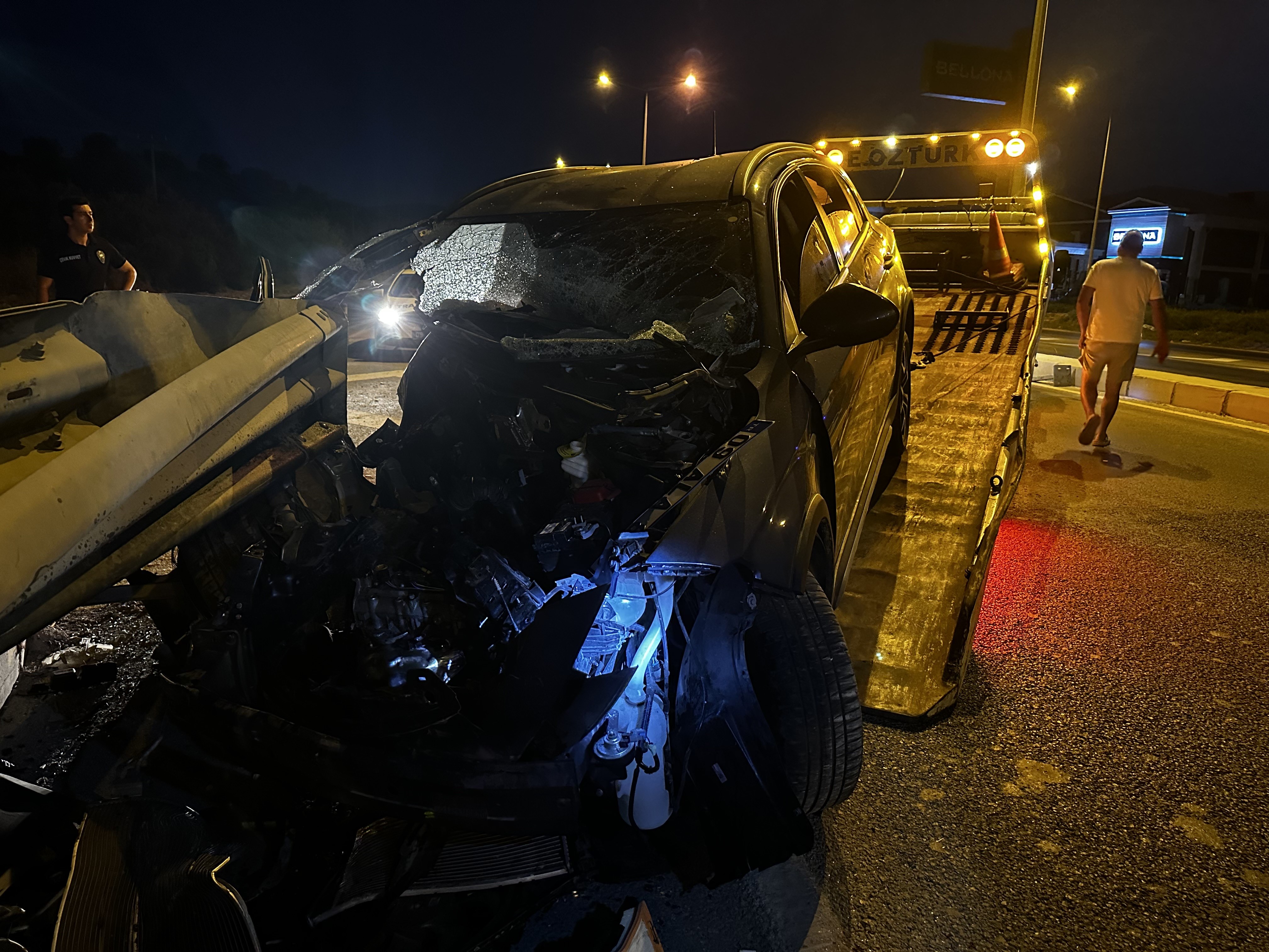 Aydın'da feci kaza! Alkollü sürücü bariyerlere çarptı