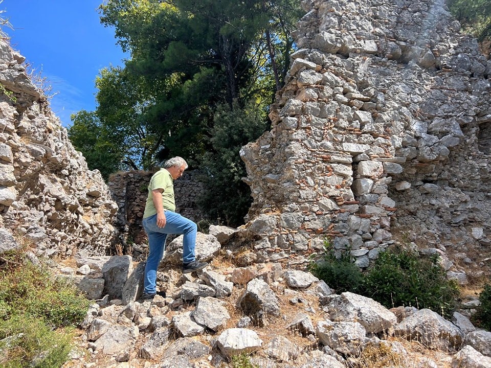 Kaymakam Kekik Kuşadası’nda 900 Yıllık Kurşunlu Manastırı’nı inceledi