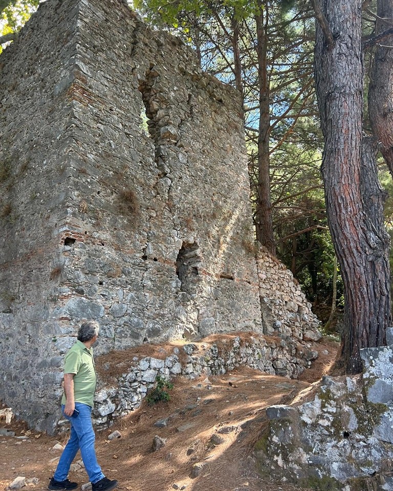 Kaymakam Kekik Kuşadası’nda 900 Yıllık Kurşunlu Manastırı’nı inceledi