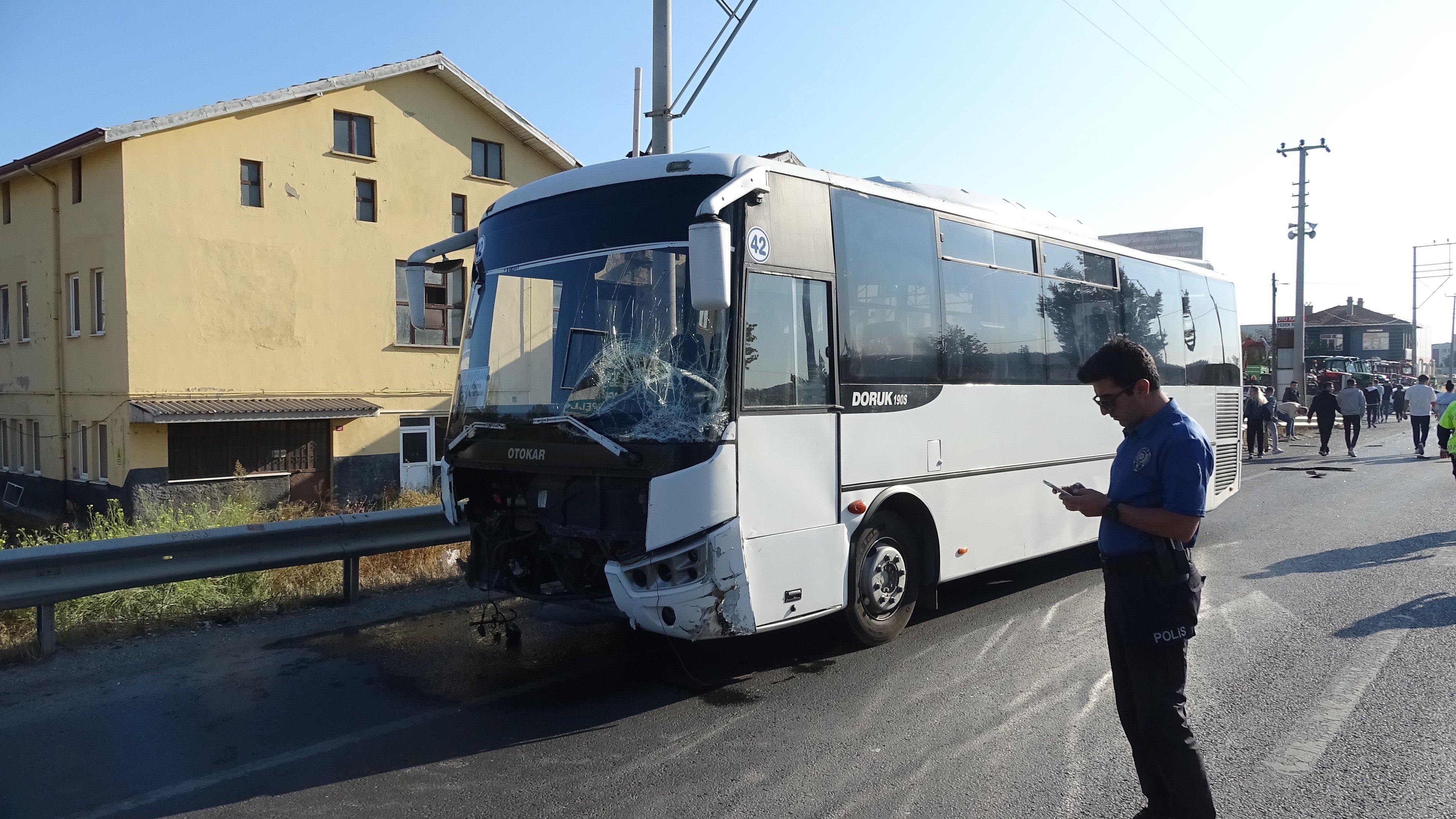 İşçi servisleri üst üste çarpıştı! 2 kişi öldü, 14 kişi yaralandı