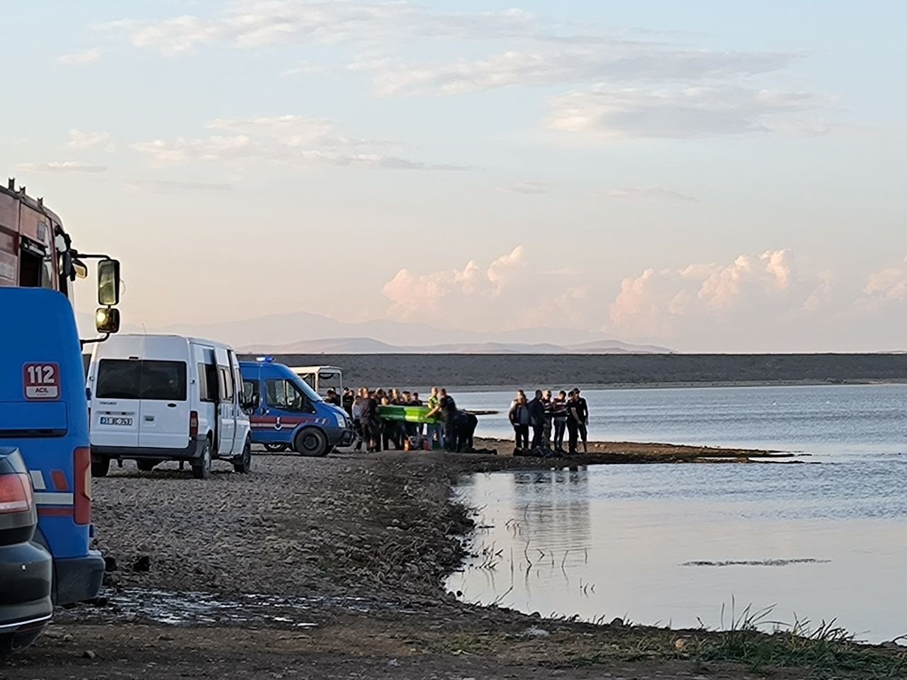 Serinlemek için baraja giren 4 kişi öldü