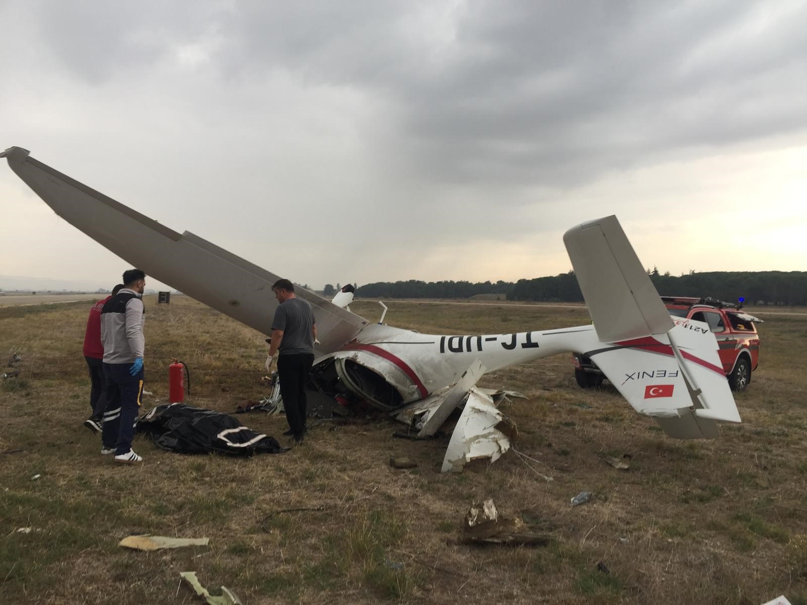 Havalimanında feci kaza! Eğitim uçağının düşmesi sonucu 2 pilot öldü