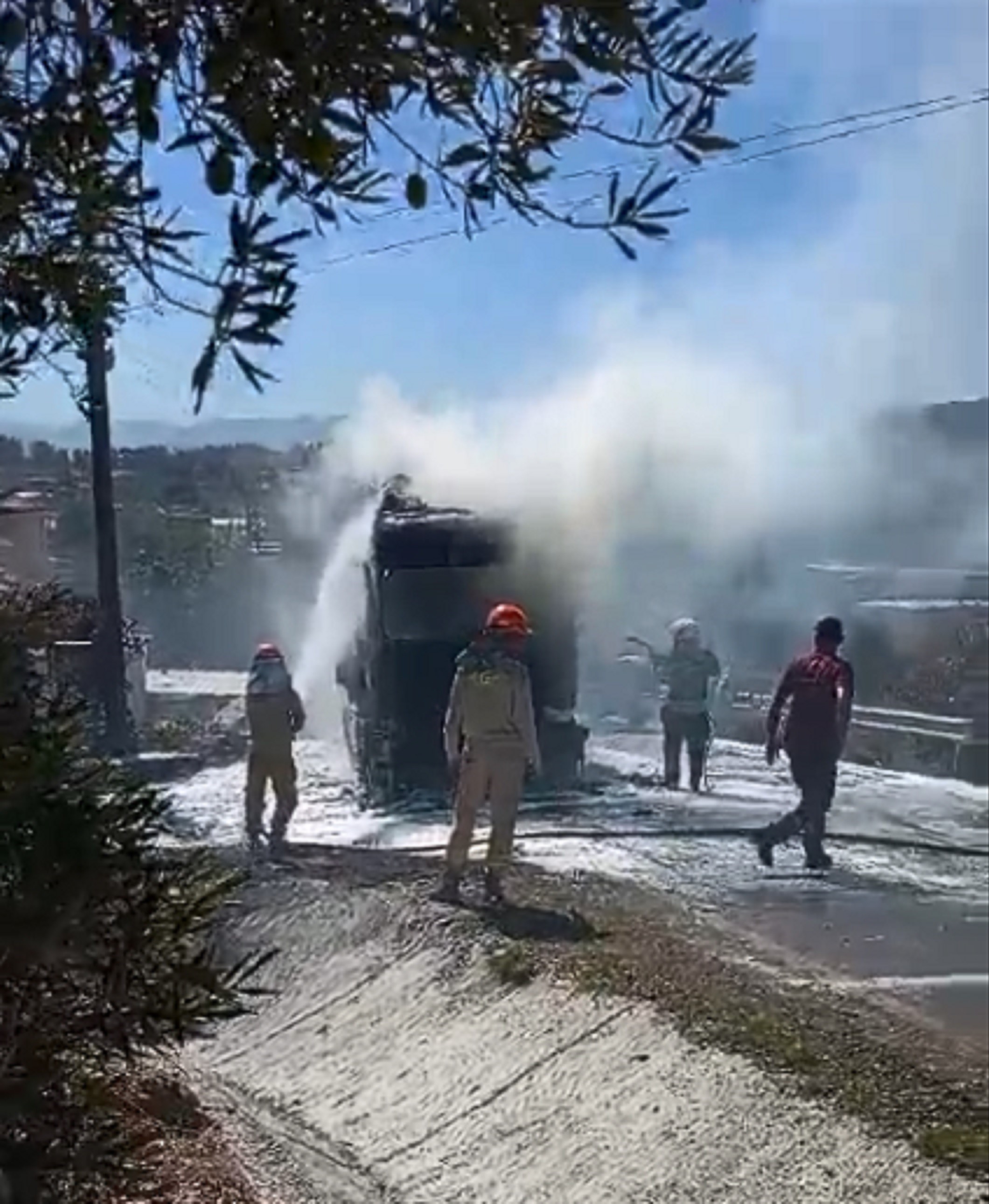 Hafriyat yüklü kamyon alev alev yandı! 