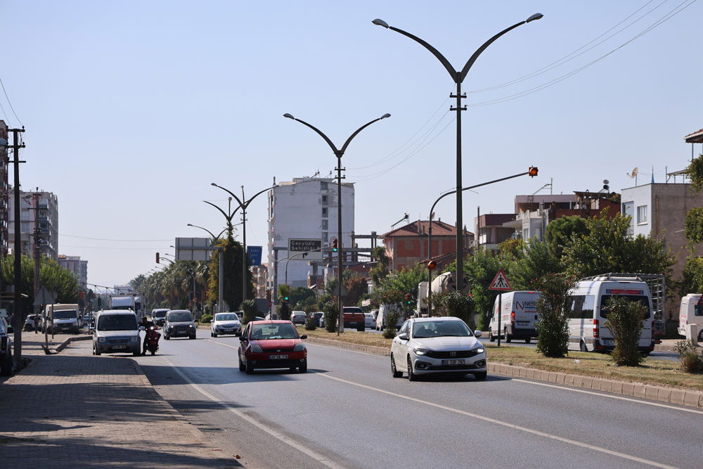 Umurlu’da çocuklar okula gitmek için üst geçit istiyor 