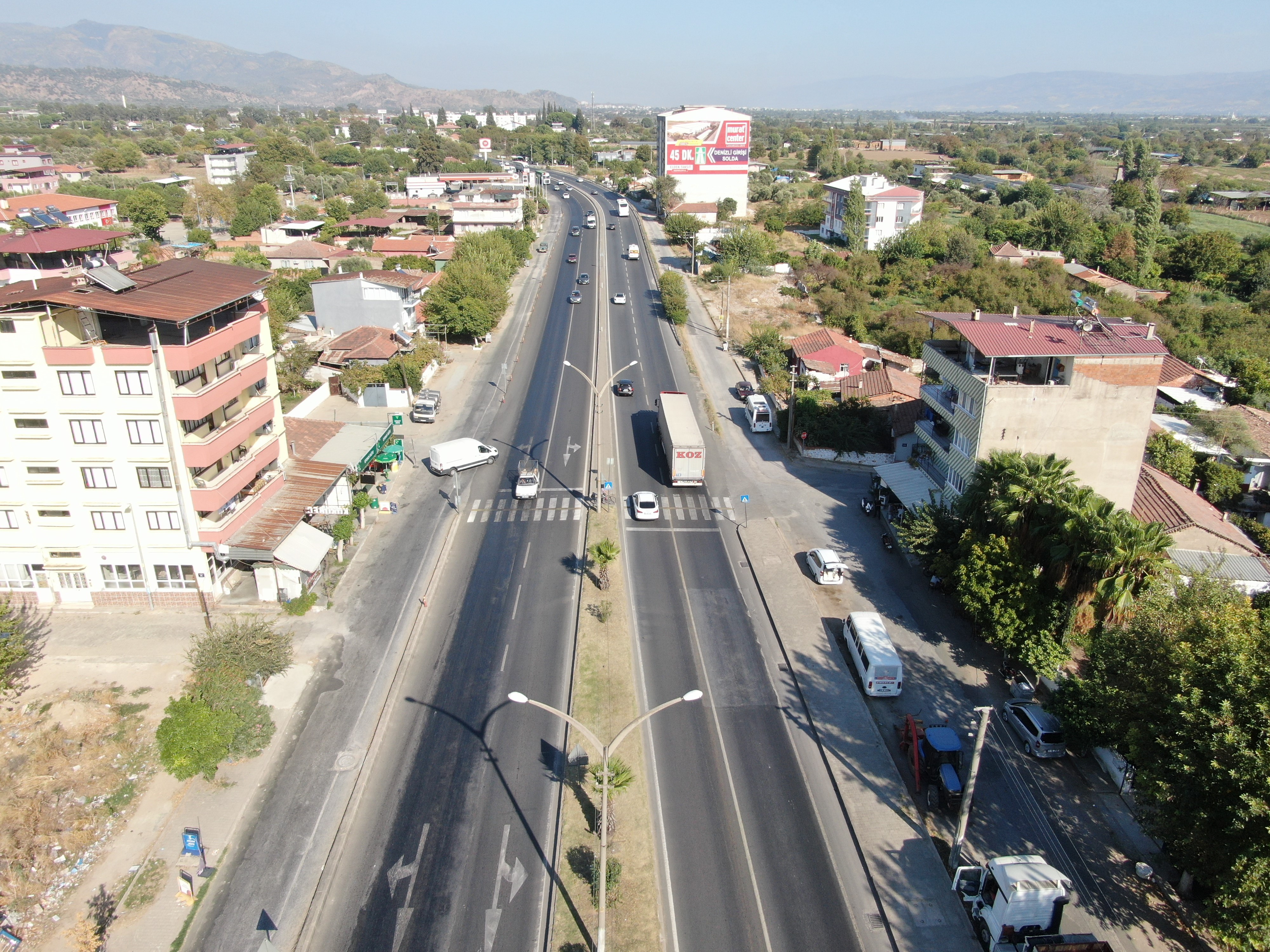 Umurlu’da çocuklar okula gitmek için üst geçit istiyor 