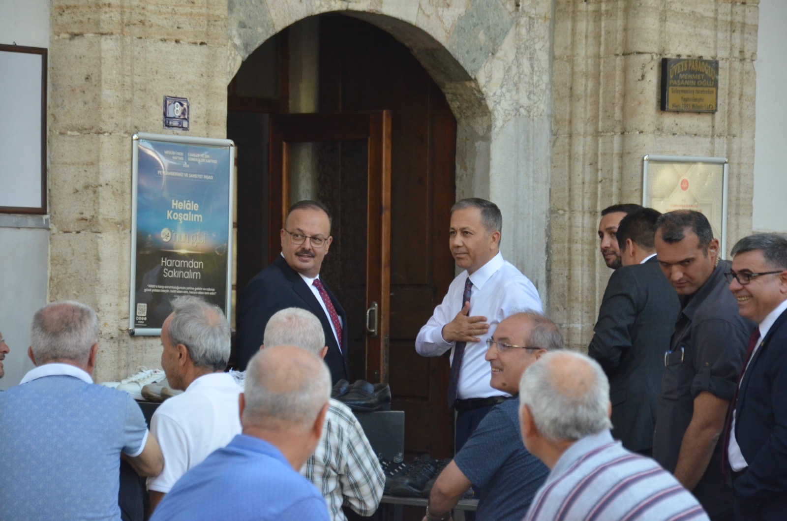 Bakan Yerlikaya, Aydın’da Cuma namazı kıldı