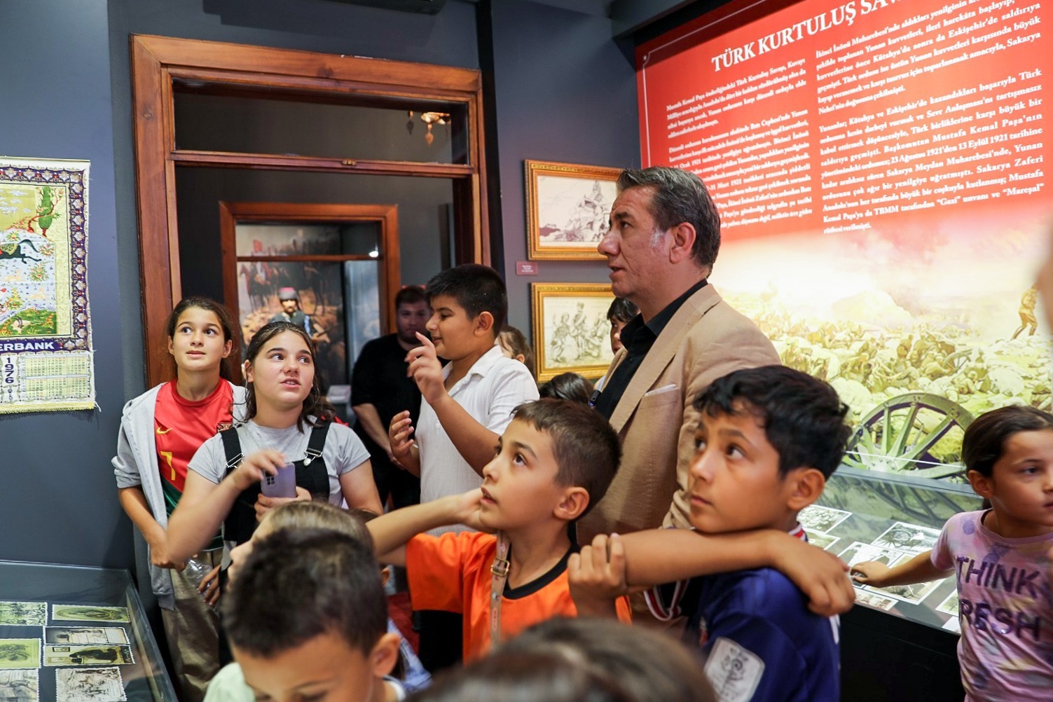 Yetişkin, Kuvayı Milliye Anı Evi’nde çocuklarla buluştu