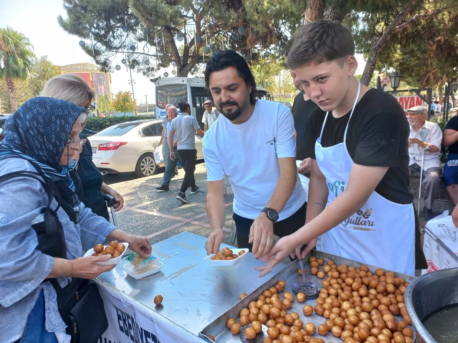 Merhum meslektaşları için hayır düzenlediler