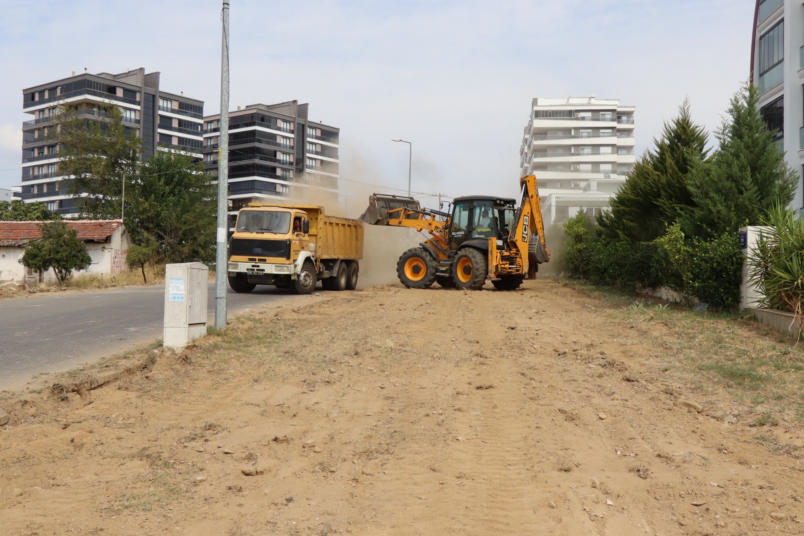 Nazillide 3 Sokakta Daha Yollar Yenilendi 506823 26Fa21D9201047726E6F51A256Fa401D