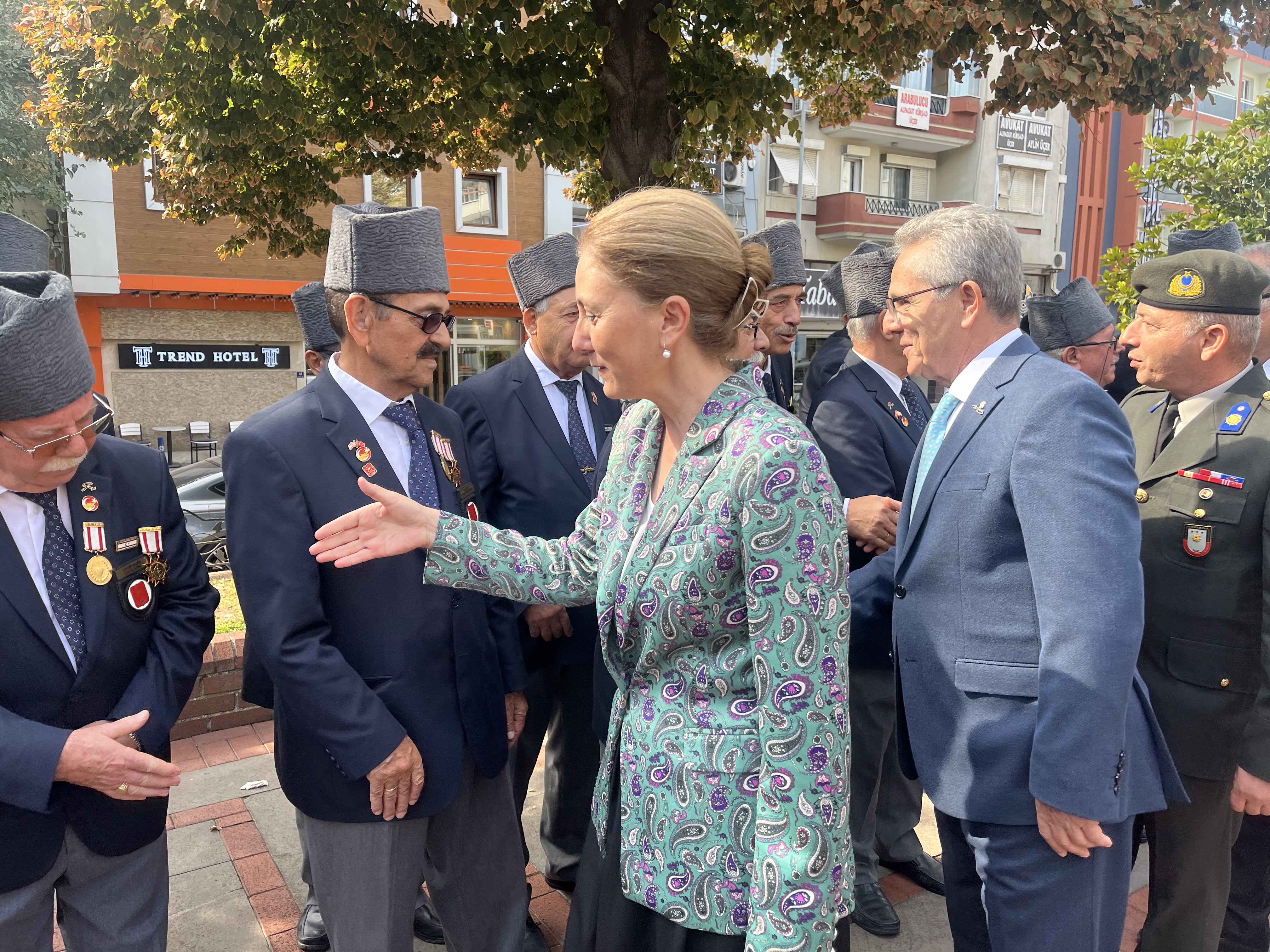 Nazilli’de, Gazi Mustafa Kemal Atatürk’e mareşal rütbesi ve gazi unvanı verilişinin yıl dönümü ve Gaziler Günü nedeniyle tören düzenlendi. 