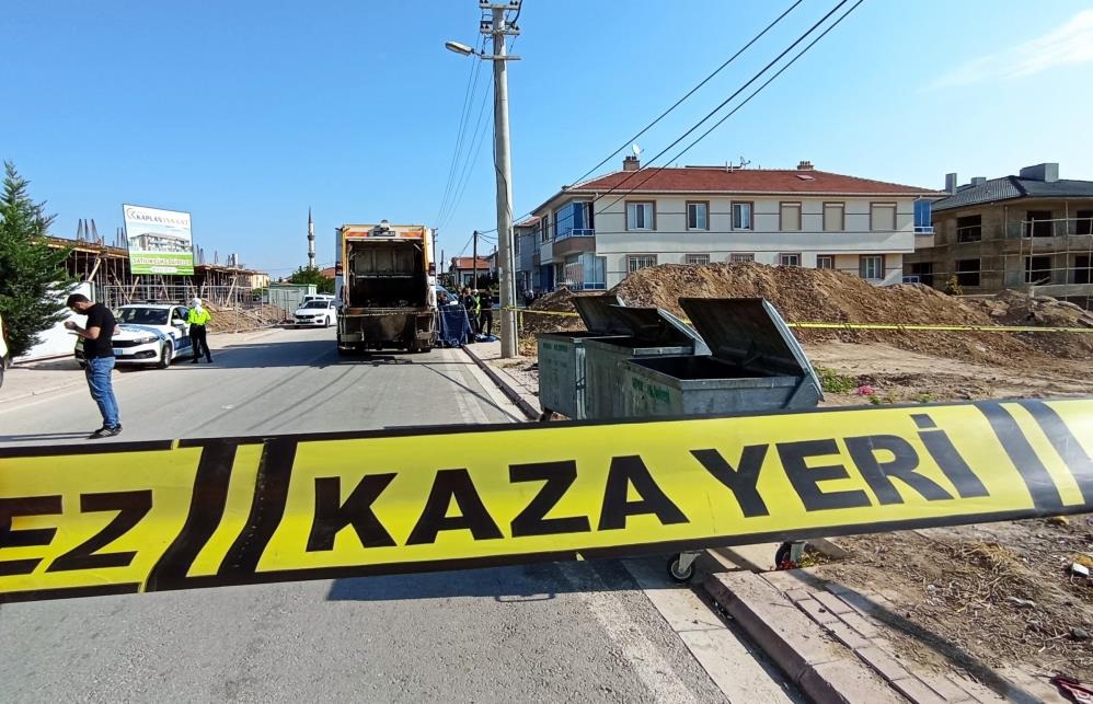 Bisikletiyle okula giderken can verdi! Çöp kamyonunun altında kalıp öldü