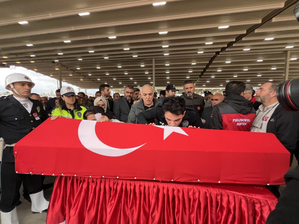 Polis memuru telsizdeki anonsla kahroldu! Başından aşağıya kaynar sular döküldü 