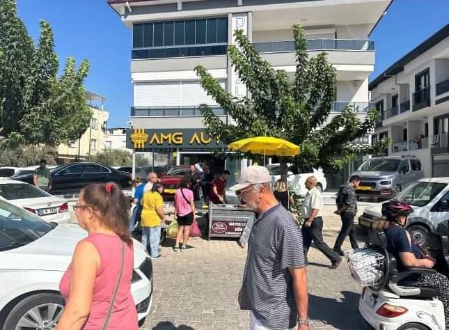 Didimli esnaflar Narin için lokma döktürdü