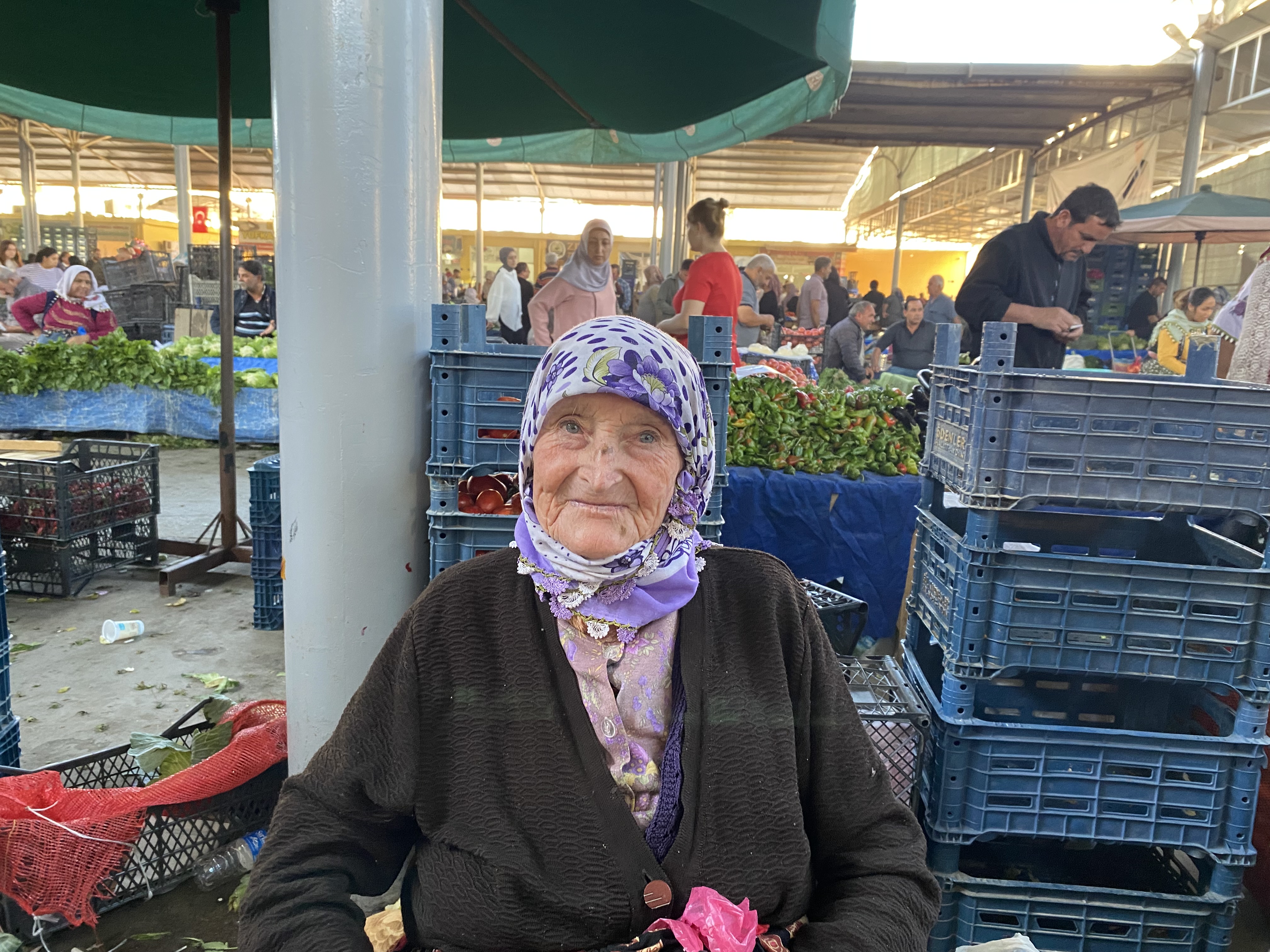 İncirliova pazarında 70 yıldır tezgah açıyor