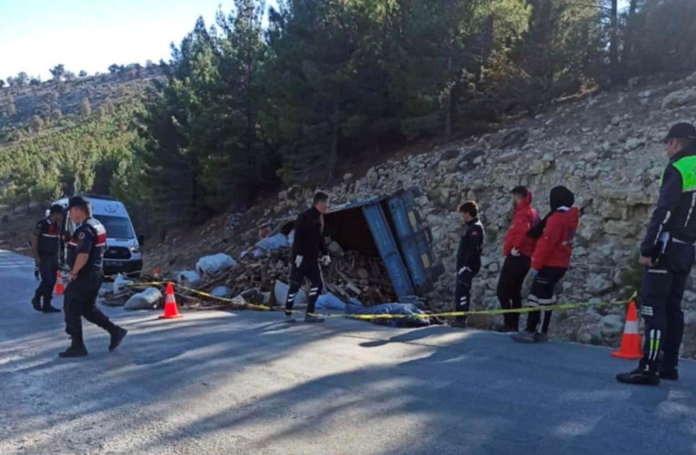 Yaşlı çifti ölüm ayırdı! Kazadan önce hatıra fotoğrafı çektirmişler 