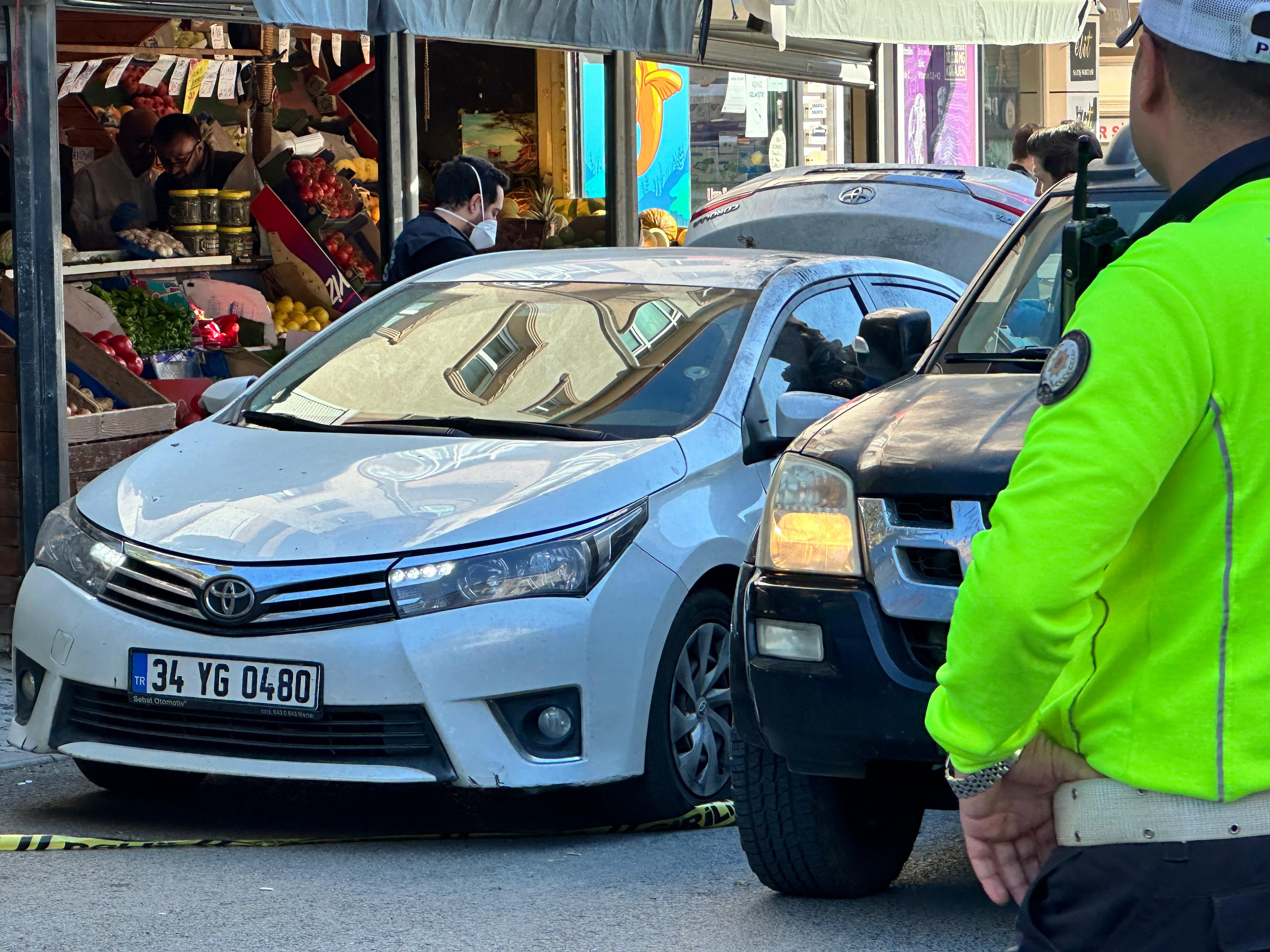 Emekli asker polise çekiçle saldırdı! Ateş açıldı, 3 kişi yaralandı