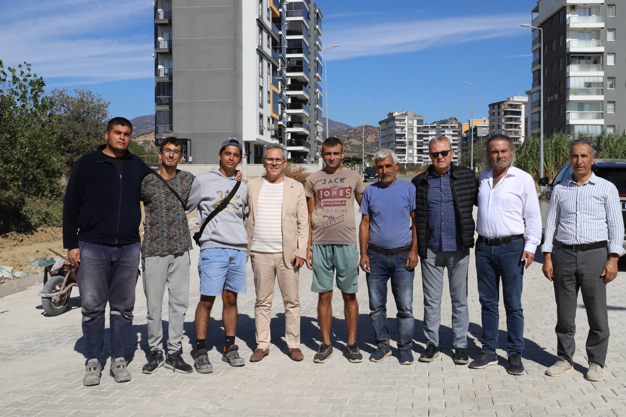 Başkan Tetik yol çalışmalarını inceledi